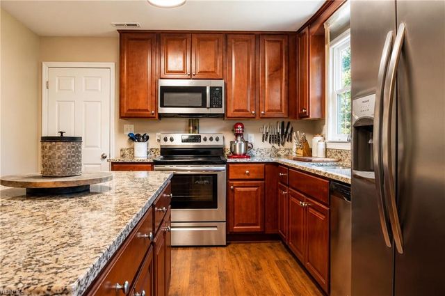 72 Arden DR, Newport News, VA 23601