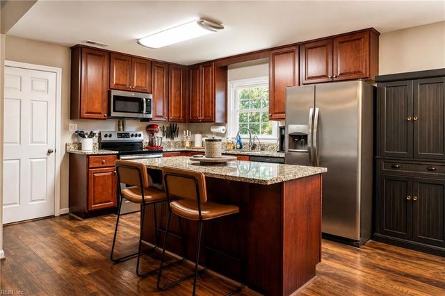 72 Arden DR, Newport News, VA 23601