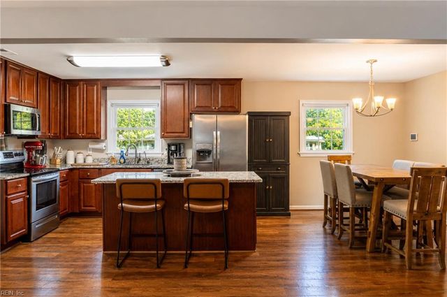 72 Arden DR, Newport News, VA 23601