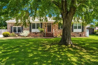 72 Arden DR, Newport News, VA 23601