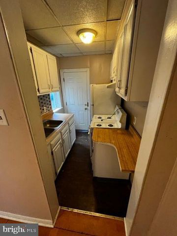 1037 COTTON ST, Reading, PA 19602