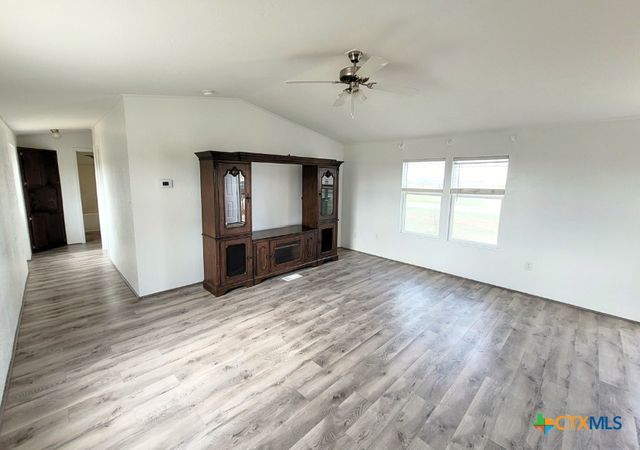 2072 County Road 421, Stockdale, TX 78160