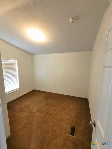 2072 County Road 421, Stockdale, TX 78160