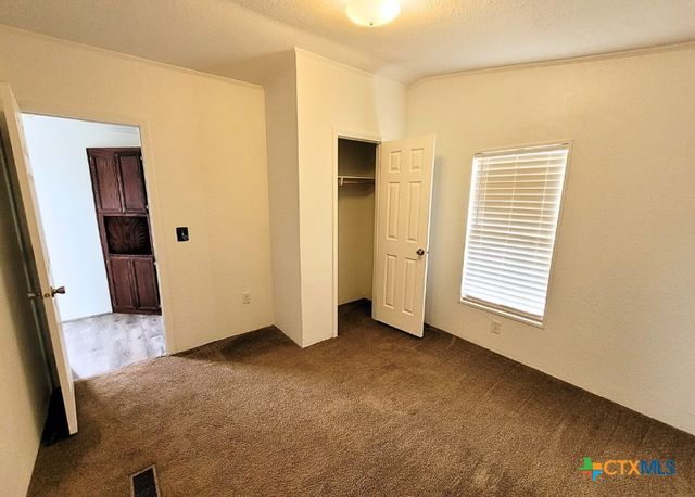 2072 County Road 421, Stockdale, TX 78160