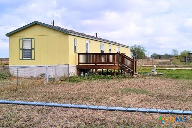 2072 County Road 421, Stockdale, TX 78160