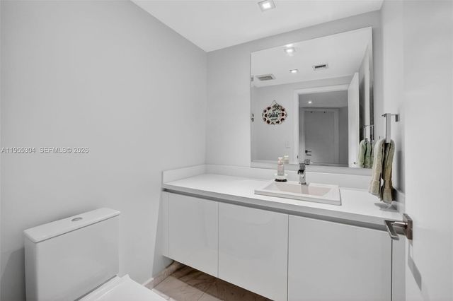 701 N Fort Lauderdale Beach Blvd 114, Fort Lauderdale, FL 33304