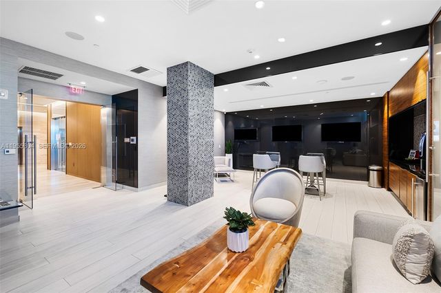 701 N Fort Lauderdale Beach Blvd 114, Fort Lauderdale, FL 33304