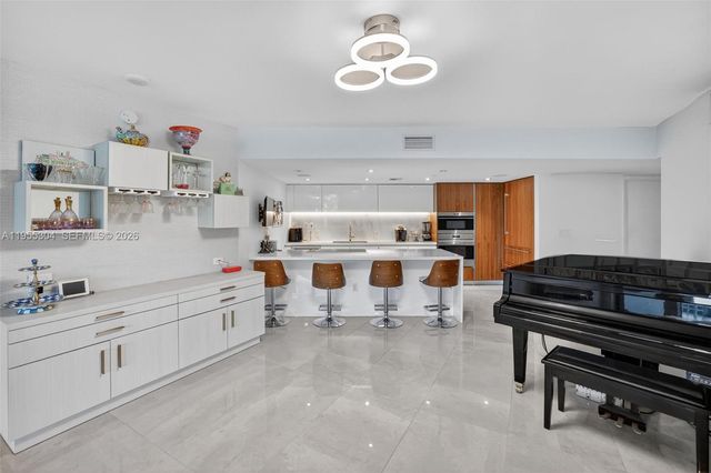 701 N Fort Lauderdale Beach Blvd 114, Fort Lauderdale, FL 33304