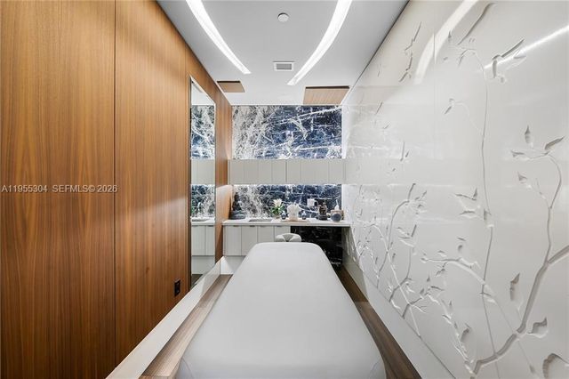 701 N Fort Lauderdale Beach Blvd 114, Fort Lauderdale, FL 33304