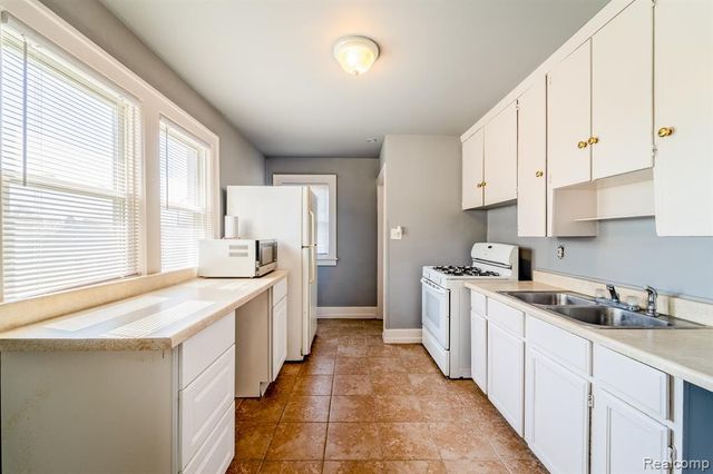 39 W Westfield Street, Ecorse, MI 48229