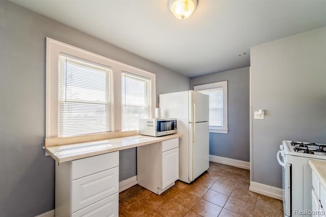 39 W Westfield Street, Ecorse, MI 48229