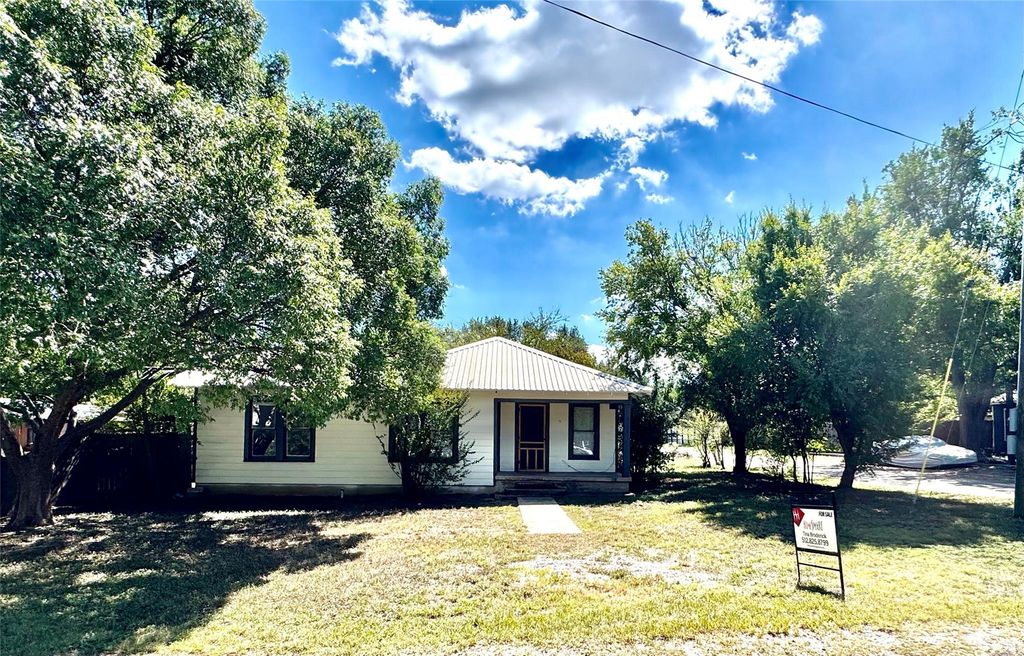 515 N Lampasas ST, Bertram, TX 78605
