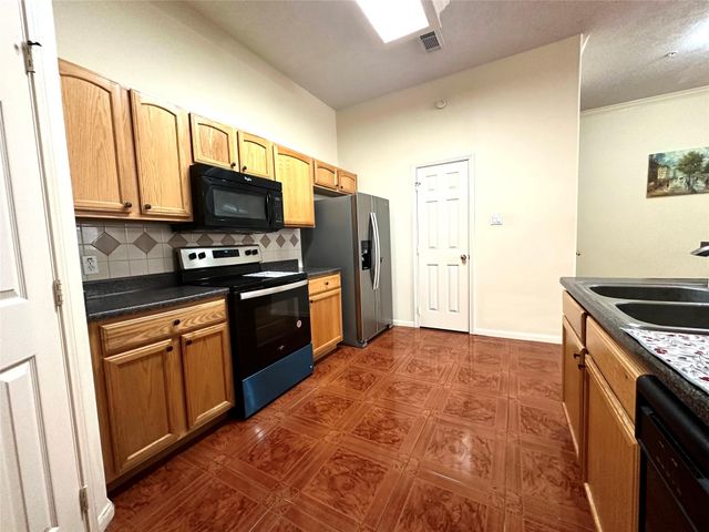 2710 Grants Lake Boulevard L7, Sugar Land, TX 77479