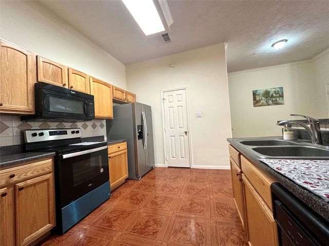 2710 Grants Lake Boulevard L7, Sugar Land, TX 77479