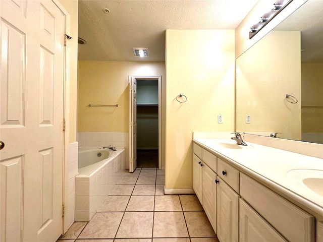 2710 Grants Lake Boulevard L7, Sugar Land, TX 77479