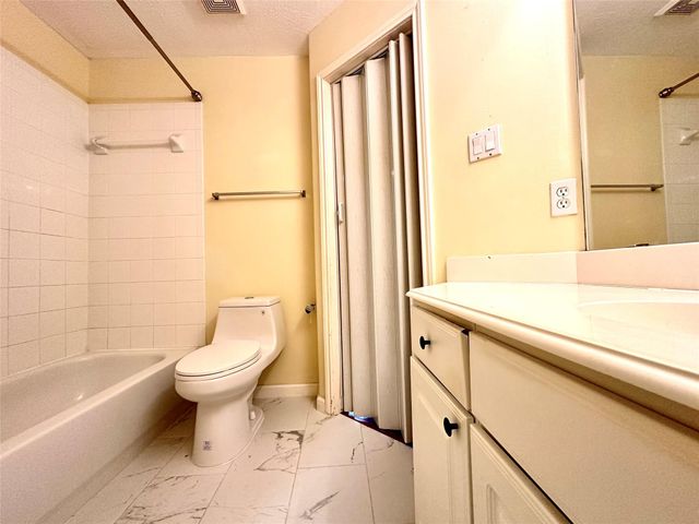 2710 Grants Lake Boulevard L7, Sugar Land, TX 77479