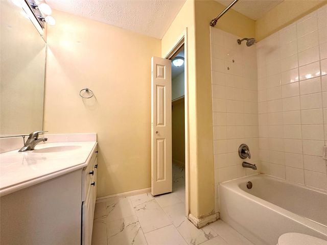 2710 Grants Lake Boulevard L7, Sugar Land, TX 77479
