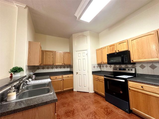 2710 Grants Lake Boulevard L7, Sugar Land, TX 77479