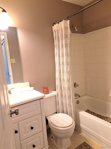 16518 Victoria Crossing Drive J, Wildwood, MO 63040