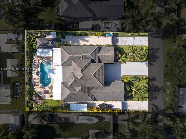 19533 SW 130th Ave, Miami, FL 33177