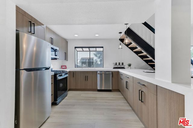 8221 Langdon Avenue 208, Van Nuys, CA 91406