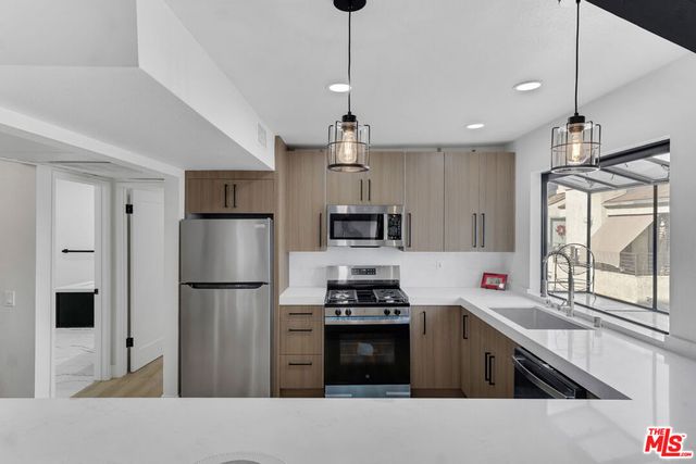 8221 Langdon Avenue 208, Van Nuys, CA 91406