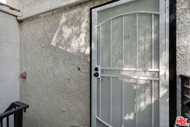 8221 Langdon Avenue 208, Van Nuys, CA 91406