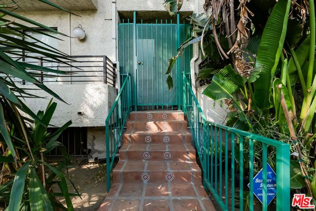 8221 Langdon Avenue 208, Van Nuys, CA 91406
