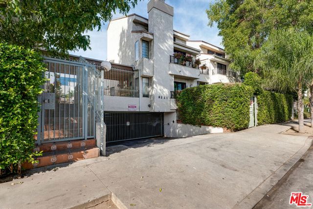 8221 Langdon Avenue 208, Van Nuys, CA 91406