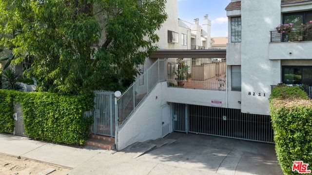 8221 Langdon Avenue 208, Van Nuys, CA 91406