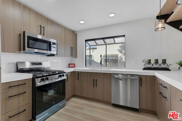8221 Langdon Avenue 208, Van Nuys, CA 91406