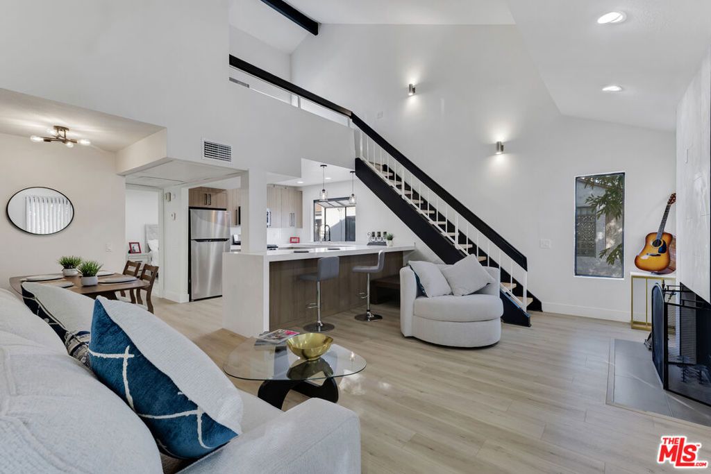 8221 Langdon Avenue 208, Van Nuys, CA 91406