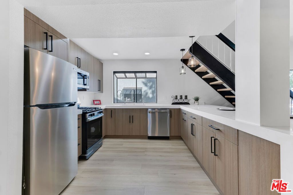Image 10 of property listing at 8221 Langdon Avenue 208, Van Nuys, CA 91406