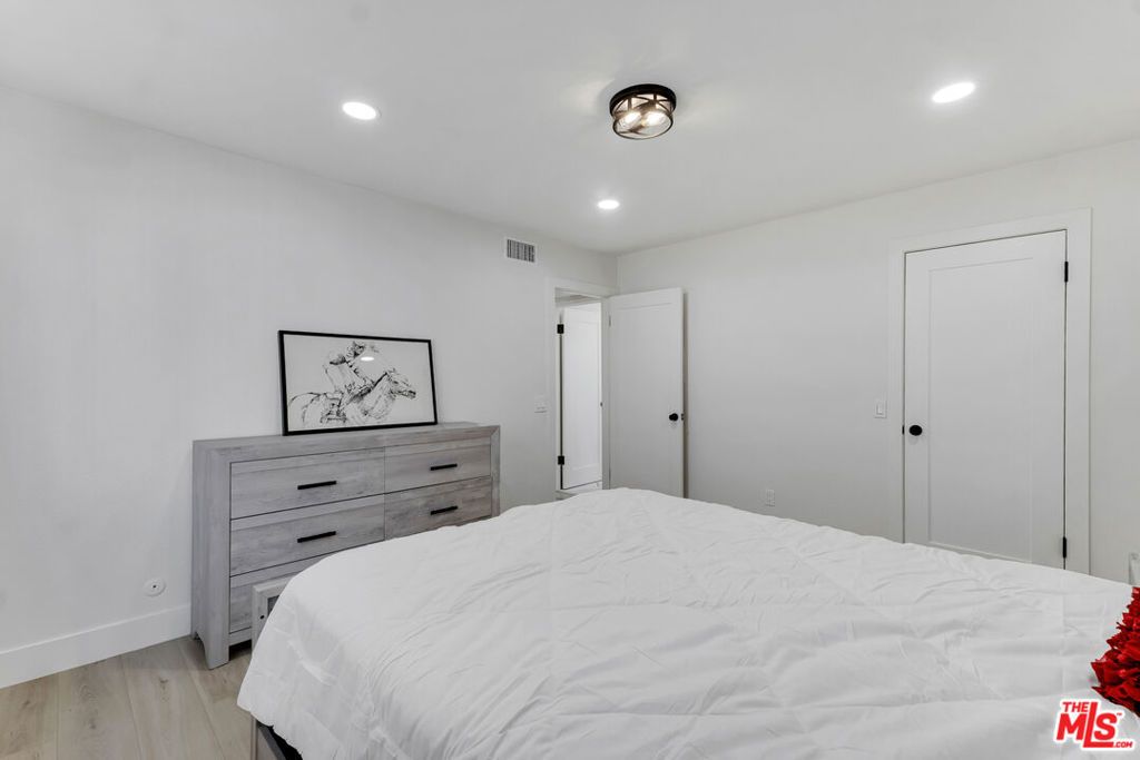 Image 14 of property listing at 8221 Langdon Avenue 208, Van Nuys, CA 91406