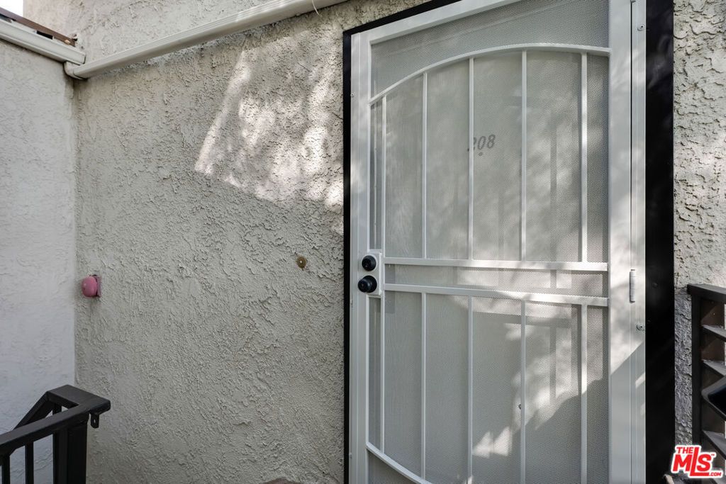 Image 22 of property listing at 8221 Langdon Avenue 208, Van Nuys, CA 91406