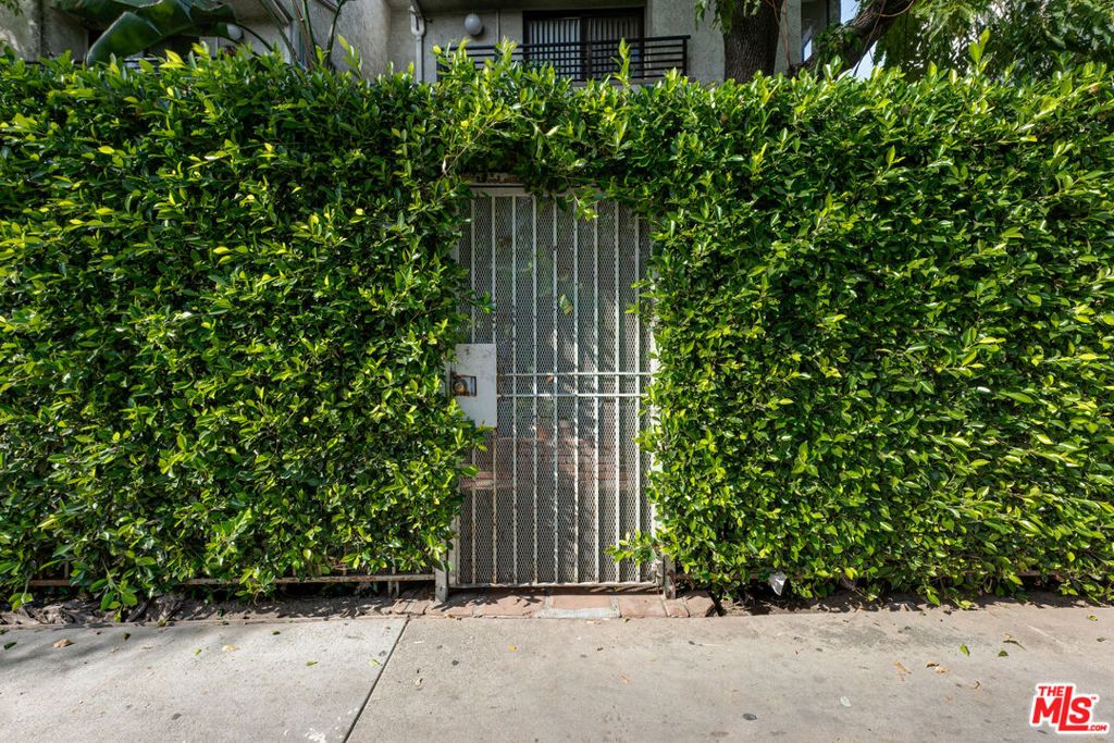 Image 24 of property listing at 8221 Langdon Avenue 208, Van Nuys, CA 91406