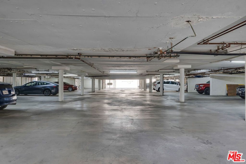 Image 27 of property listing at 8221 Langdon Avenue 208, Van Nuys, CA 91406