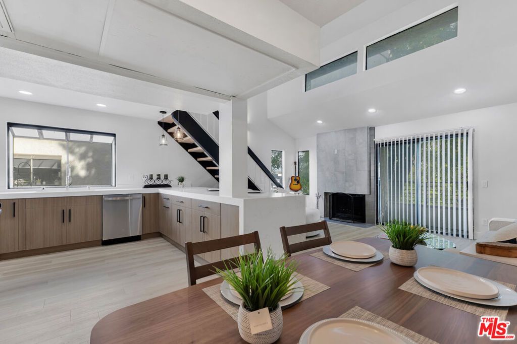 Image 5 of property listing at 8221 Langdon Avenue 208, Van Nuys, CA 91406