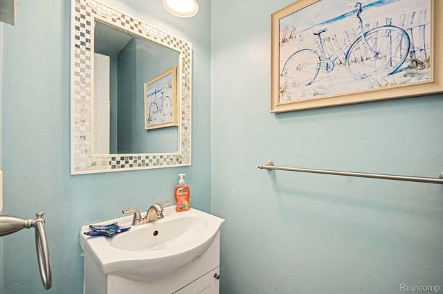 975 Oak Creek Drive, South Lyon, MI 48178