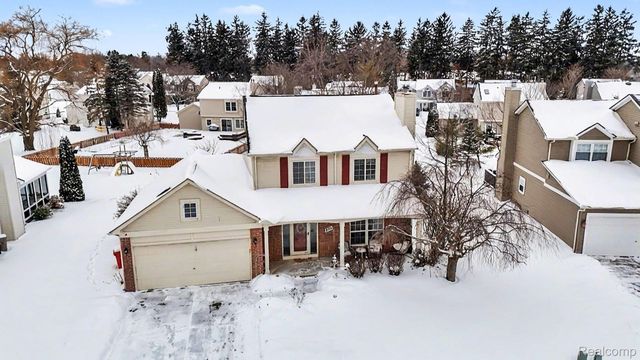 975 Oak Creek Drive, South Lyon, MI 48178