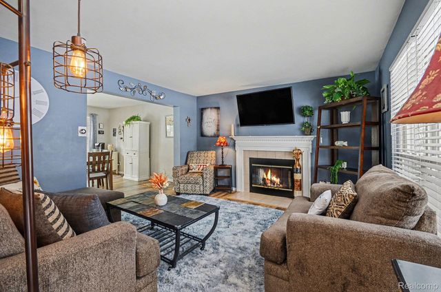 975 Oak Creek Drive, South Lyon, MI 48178