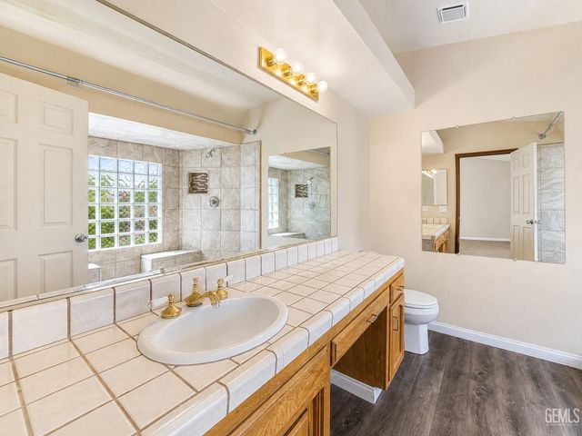 3104 Holbrook Street, Bakersfield, CA 93312