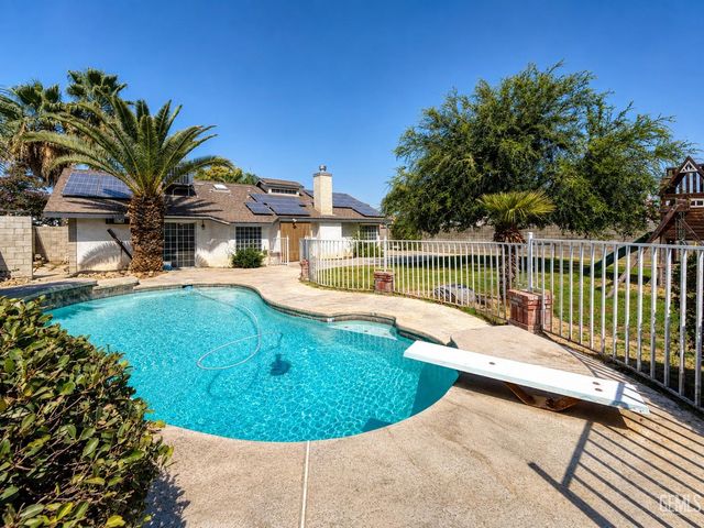 3104 Holbrook Street, Bakersfield, CA 93312