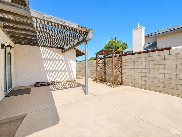 3104 Holbrook Street, Bakersfield, CA 93312