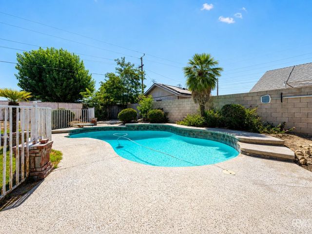 3104 Holbrook Street, Bakersfield, CA 93312