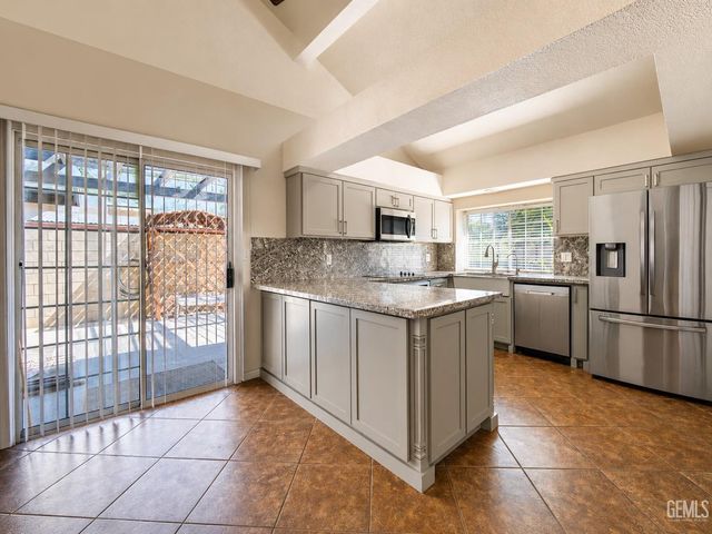 3104 Holbrook Street, Bakersfield, CA 93312
