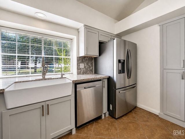 3104 Holbrook Street, Bakersfield, CA 93312