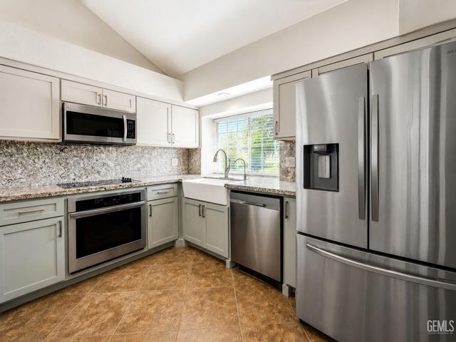3104 Holbrook Street, Bakersfield, CA 93312