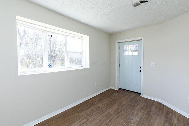 823 Bassett Avenue, Columbus, OH 43219