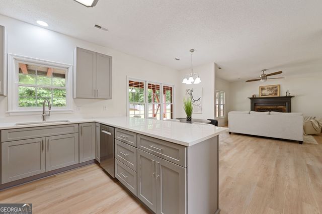 262 Barrington Farms Parkway, Sharpsburg, GA 30277